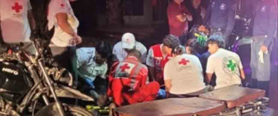 Socorristas auxilian a persona con múltiples fracturas en la Troncal del Norte