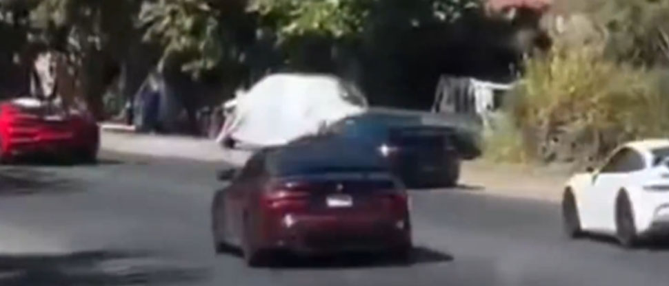 Sancionan con $250 a automovilista por conducir en sentido contrario