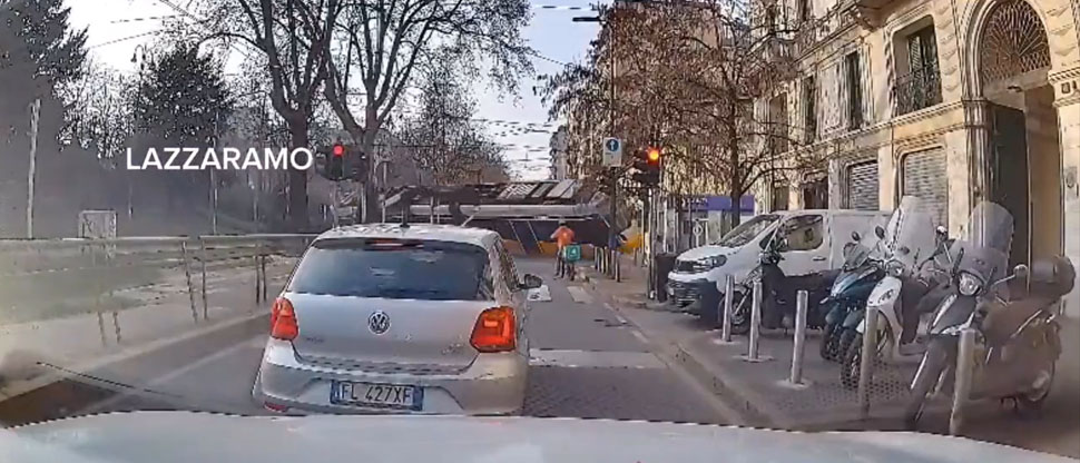 ITALIA: este es el momento preciso del descarrilamiento de un tranvía en Milán