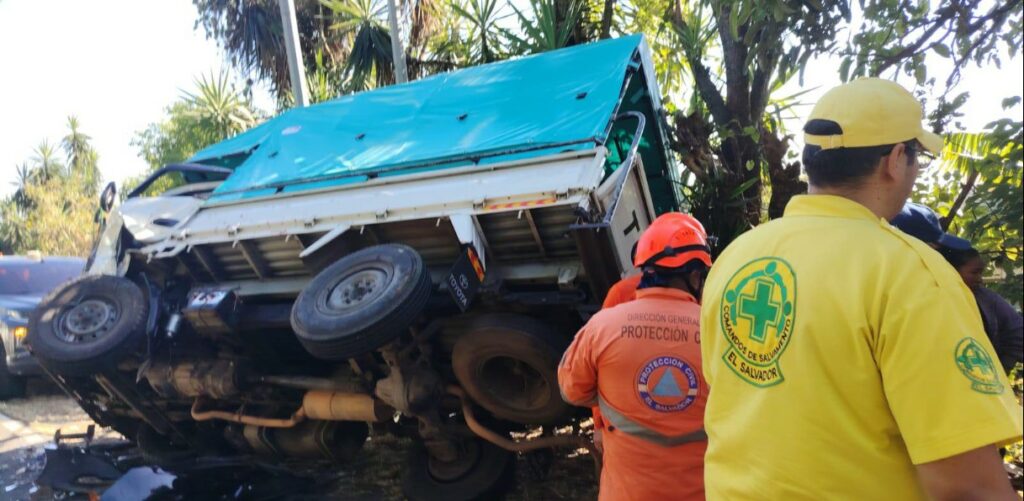 Varias personas lesionadas tras fuerte choque en Sonsonate