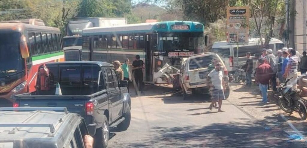 Accidente de tránsito deja varios lesionados en la Ruta Militar, Morazán