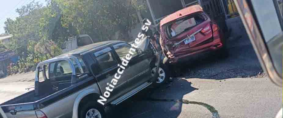 Conductores provocan accidente en desvío de Verapaz