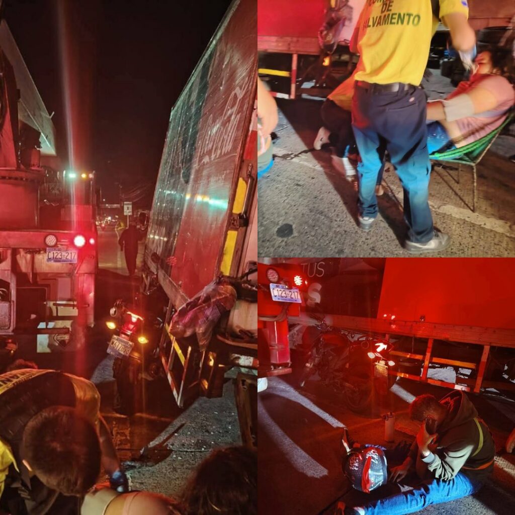 Motociclista circula entre carriles y queda prensado entre grúa y camión en la Troncal