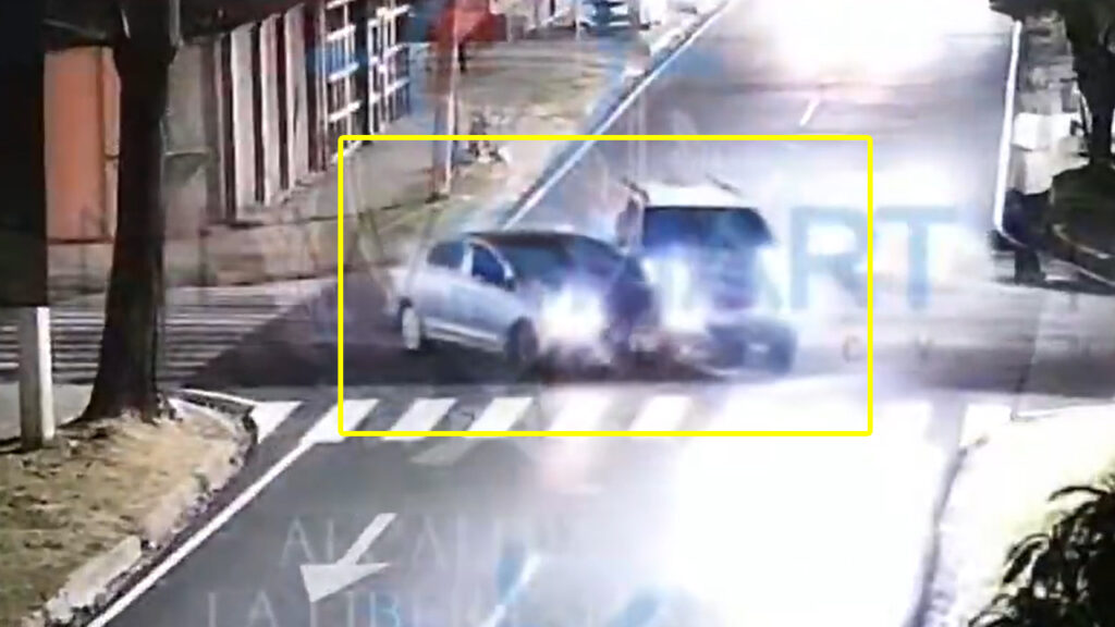 Irrespeto a la señal de ALTO provoca nuevo accidente vial en Santa Tecla