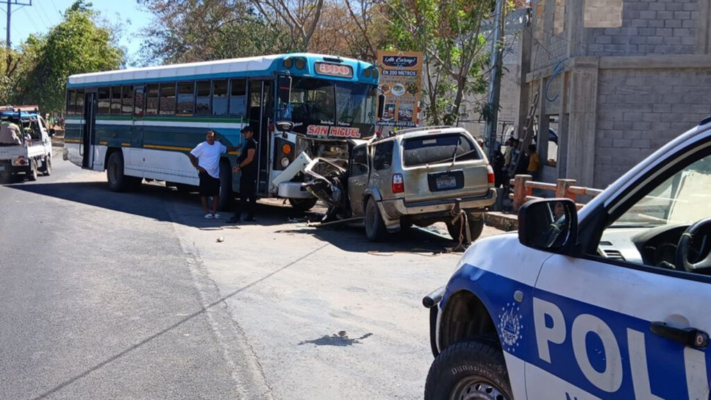 Cuatro heridos deja aparatoso accidente en carretera Ruta Militar, Morazán