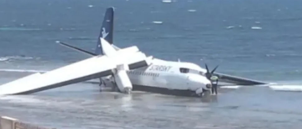 Somalia: avión con 55 personas se estrella en una playa tras su despegue