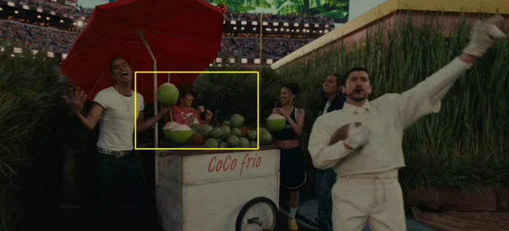 Vendedora de cocos que apareció junto a Bad Bunny en el Super Bowl es salvadoreña