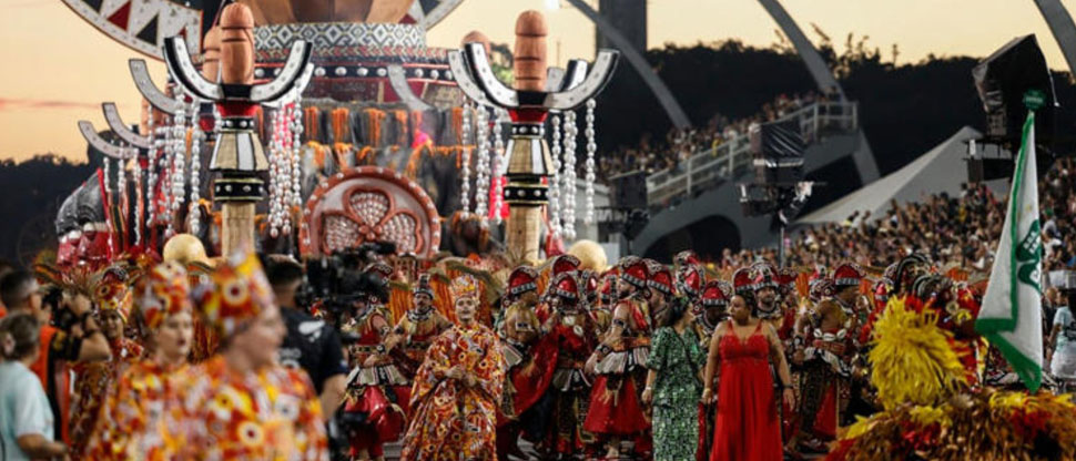 Brasil: impactante vídeo de carrosa que atropella a tres personas en pleno carnaval