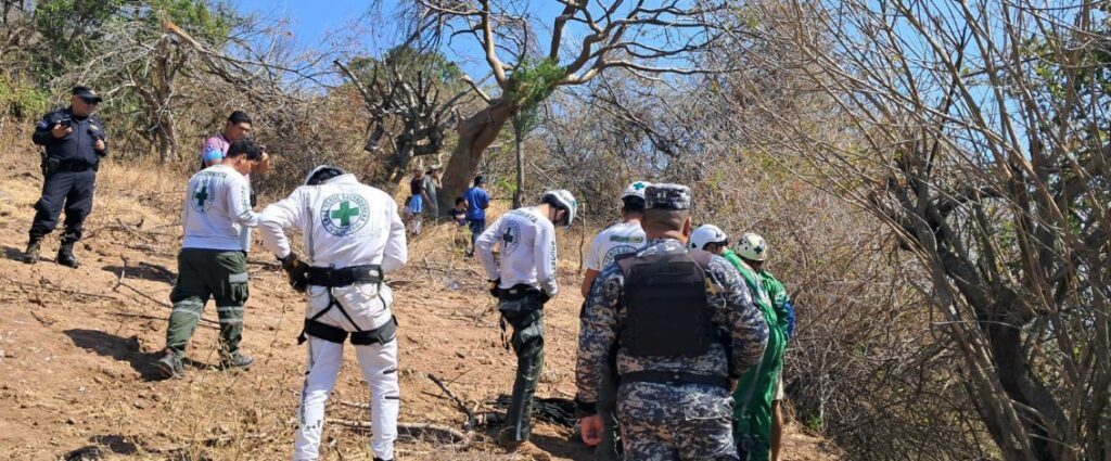 Hombre muere tras caer en precipicio en La Libertad