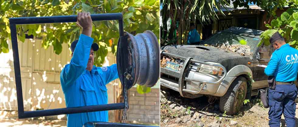 Retiran obstáculos y notifican a dueños de vehículos abandonados en calles de Mejicanos