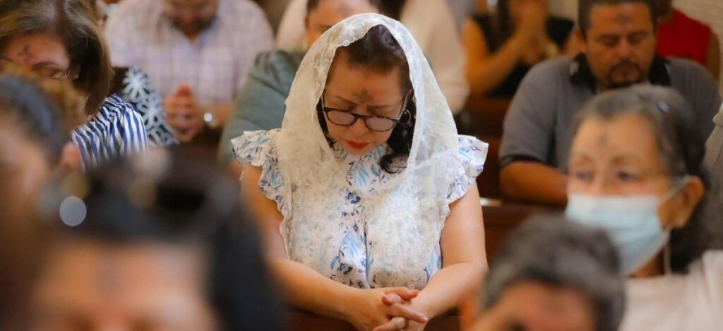 Católicos salvadoreños inician la Cuaresma con el Miércoles de Ceniza
