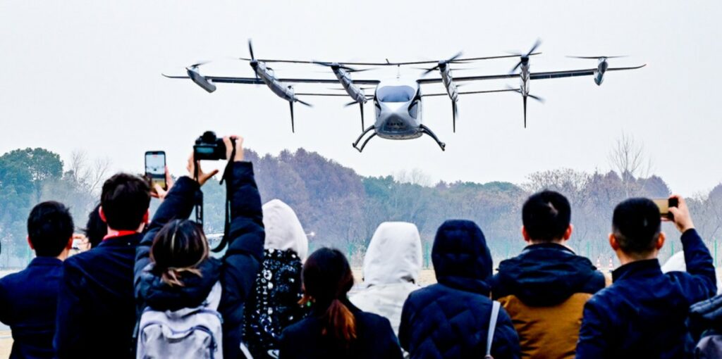 China presenta el primer vehículo eléctrico de despegue vertical capaz de llevar 10 pasajeros