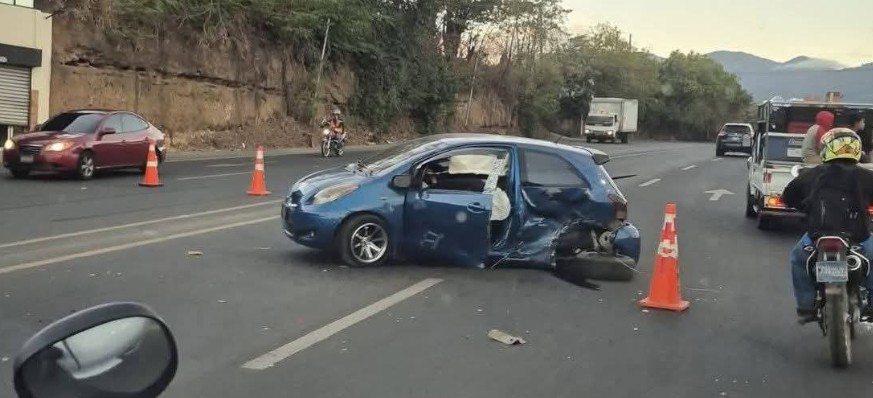 Fuerte accidente de tránsito en bypass de Chalchuapa