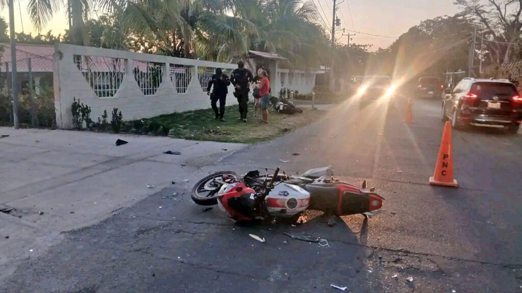 Choque entre motocicletas deja dos lesionados en La Paz