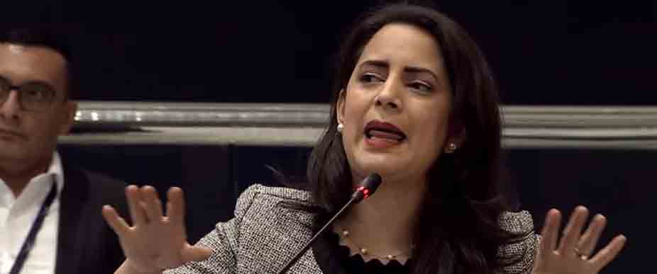 Claudia Ortiz pasa pena al no poder utilizar sus redes sociales