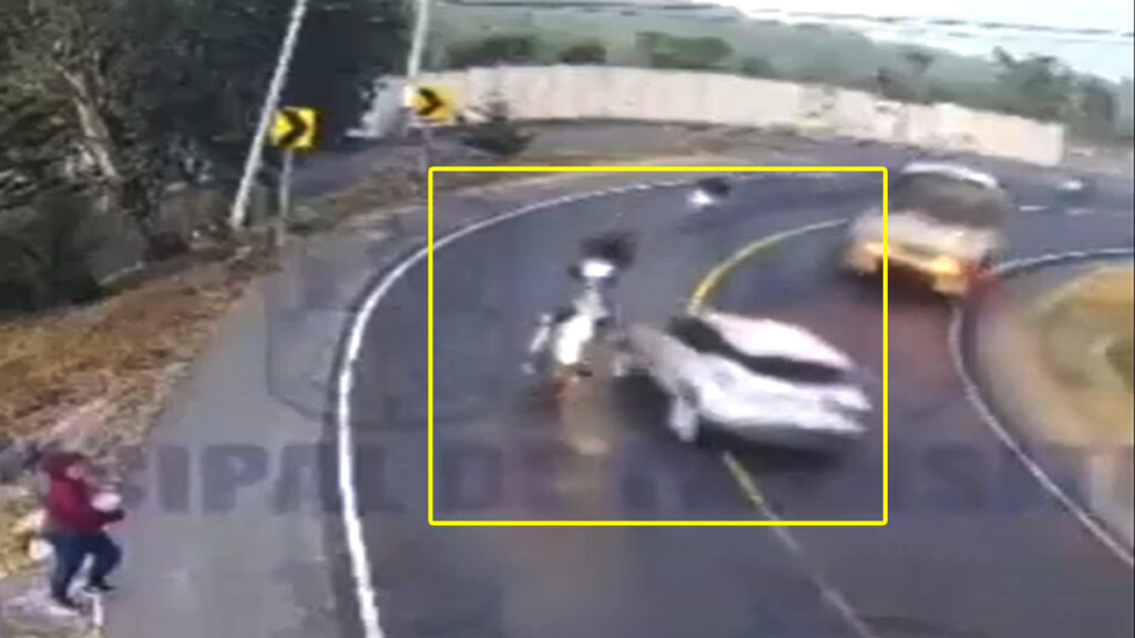 Grave accidente en una concurrida calle queda grabado por  cámara de seguridad