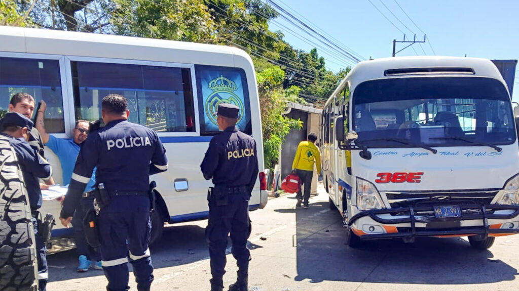 Reportan cuádruple accidente en la Troncal del Norte