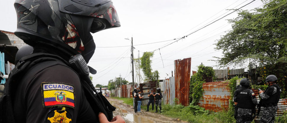 Ecuador: sujetos con uniforme militar y armados le quitan la vida a siete personas