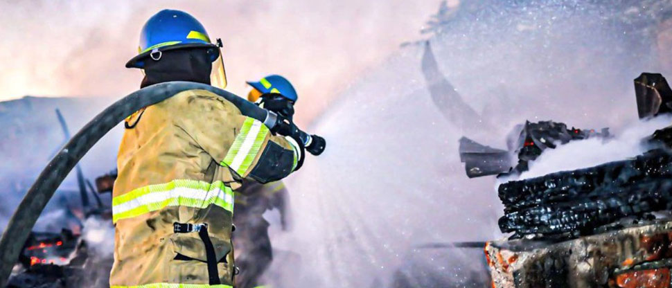 Incendio estructural es controlado y deja tres personas fallecidas