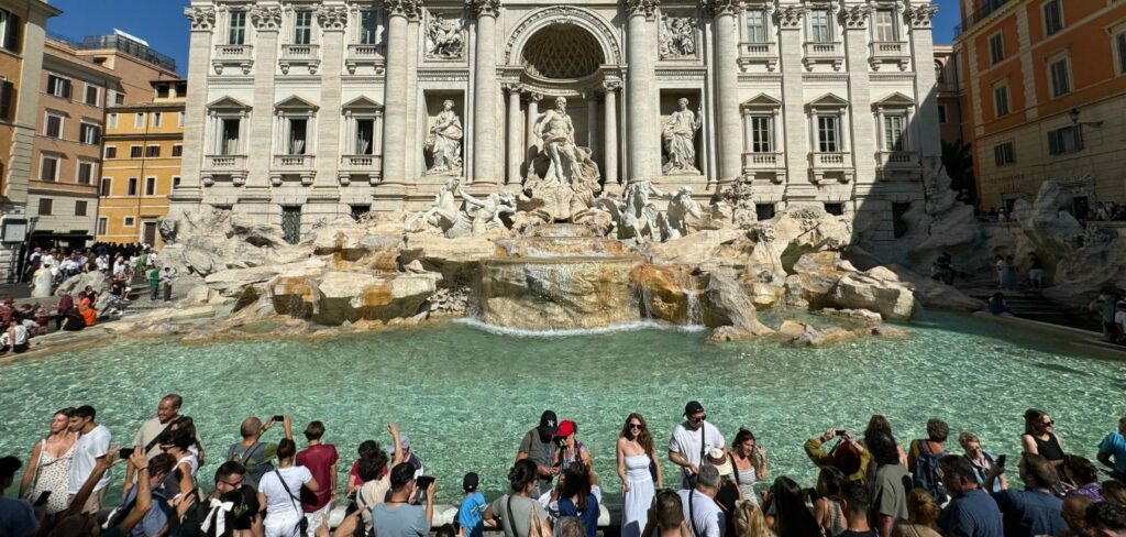 Roma impone tarifa para acercarse a la Fontana di Trevi ante el aumento del turismo