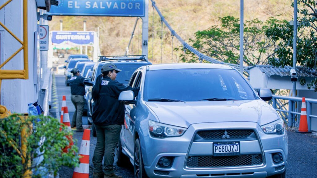 Fronteras nuevamente reportan ingreso de extranjeros por Residencia de Shakira en El Salvador
