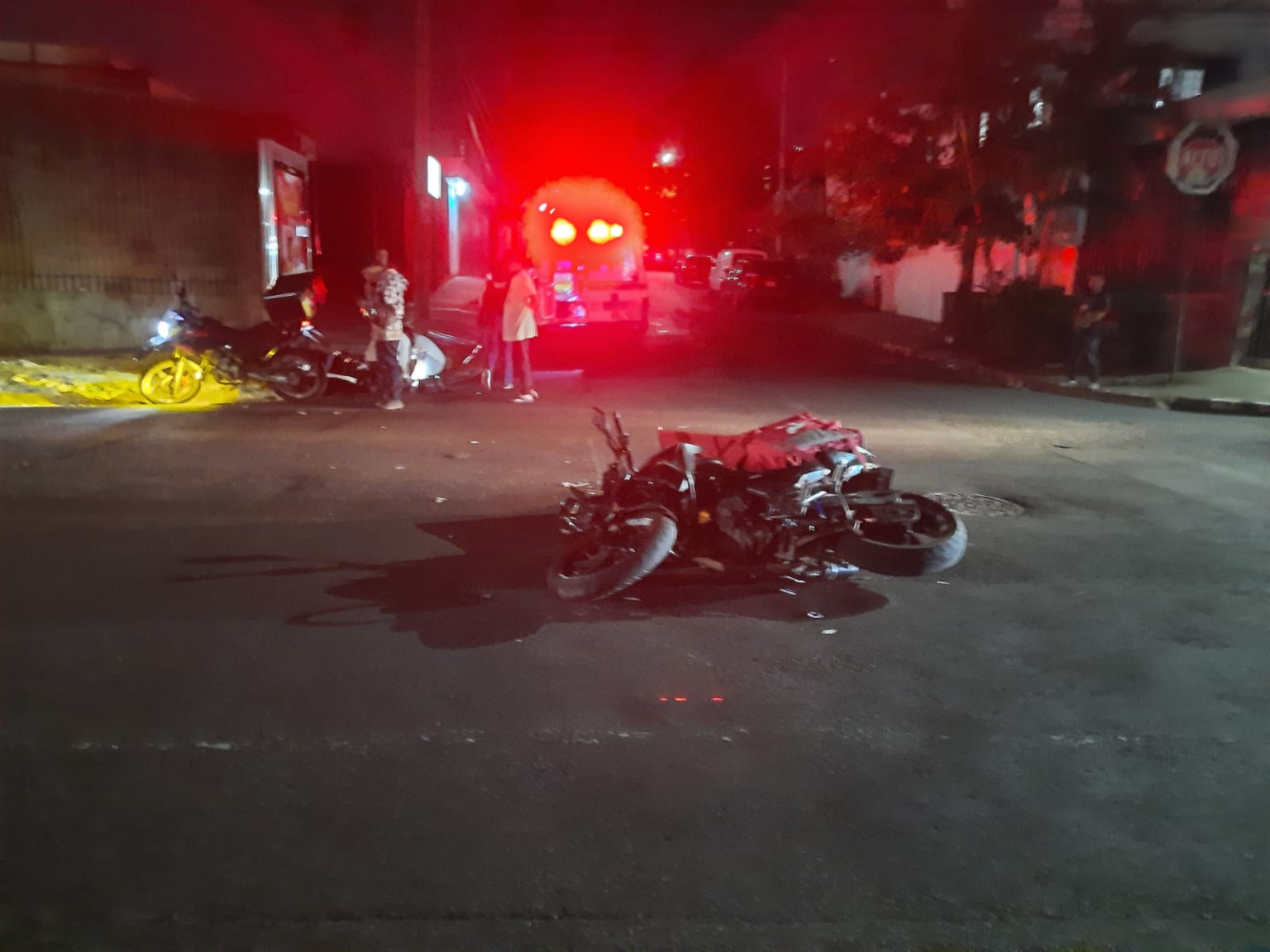 Motociclista resulta lesionado tras ser impactado por un vehículo en ...