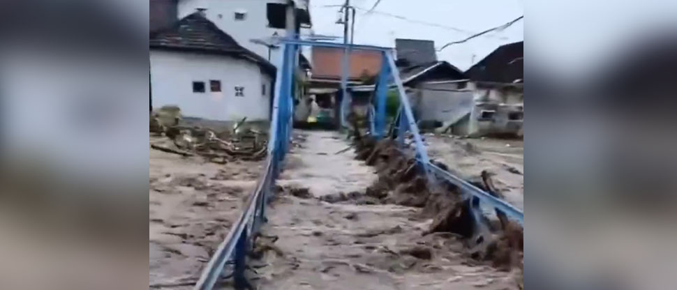 Indonesia: intensas lluvias causan inundaciones en la isla de Java