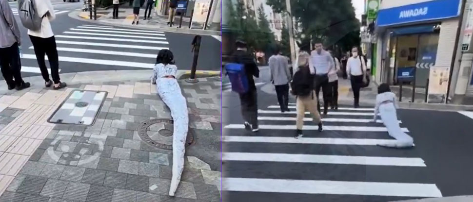 Influencer se identifica cómo serpiente y se arrastra por las calles de Japón