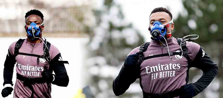 Jugadores del Real Madrid entrenan con curiosas máscaras