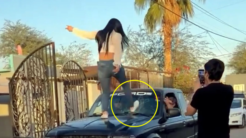 Celos nivel dios: mujer le destroza el parabrisas del carro a su marido para que no se fuera de parranda