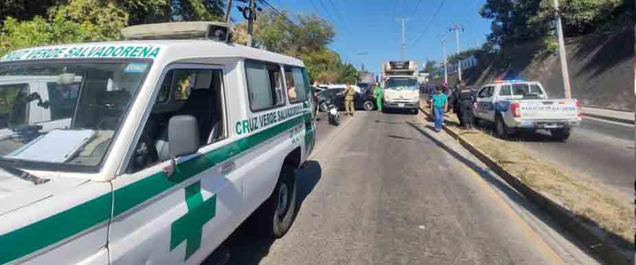 Menor de edad resulta lesionado tras fuerte accidente en bulevar del Ejército