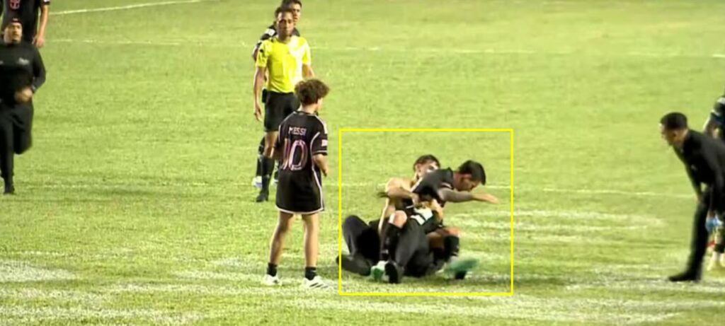 Casi lo lesionan: Fanático derriba a Messi durante juego del Inter Miami en Puerto Rico