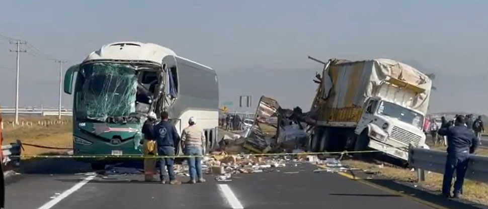 México: un accidente simultáneo dejó tres fallecidos y más de 10 lesionados