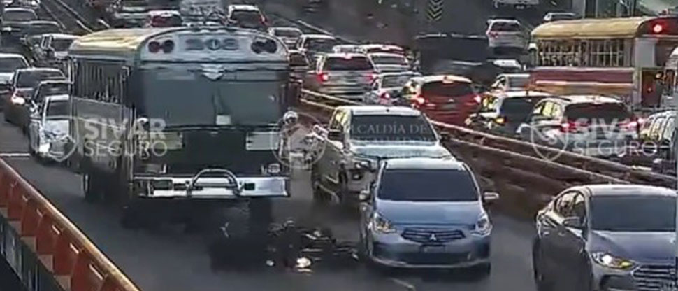 Motociclista es atropellado por conductor de vehículo en bulevar Los Próceres