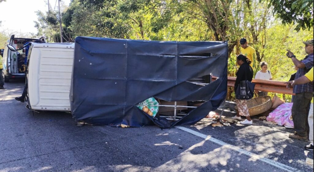 Al menos ocho vendedores de pan lesionados en accidente sobre la autopista a Comalapa