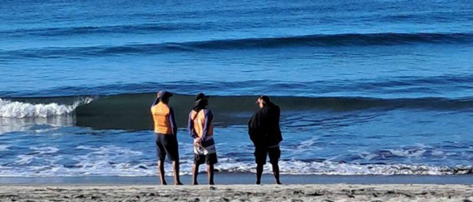 Continúa búsqueda de joven desaparecido tras ser arrastrado por ola en playa la Zunganera