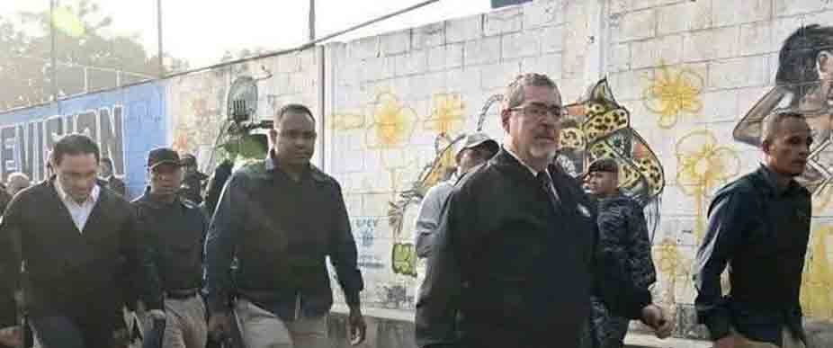 Presidente de Guatemala insiste en que su país es seguro