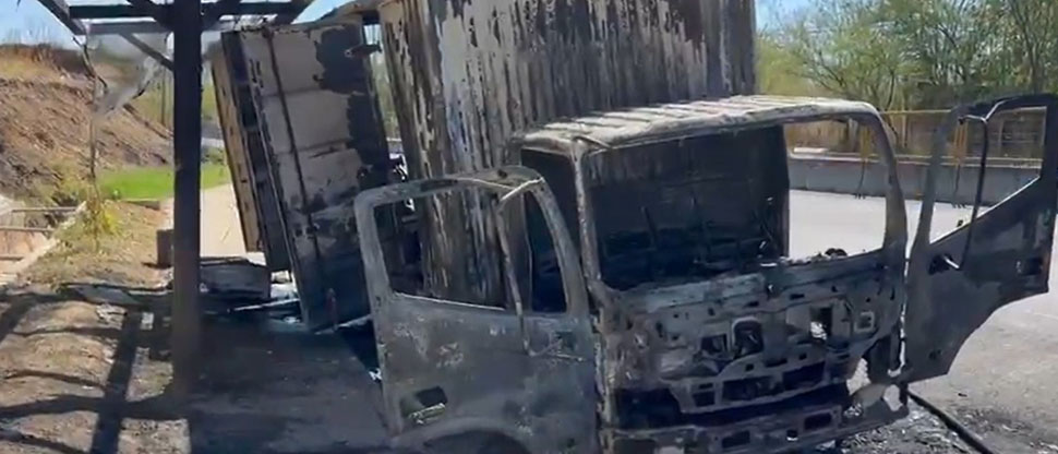 Dos personas quemadas tras incendiarse camión en La Paz