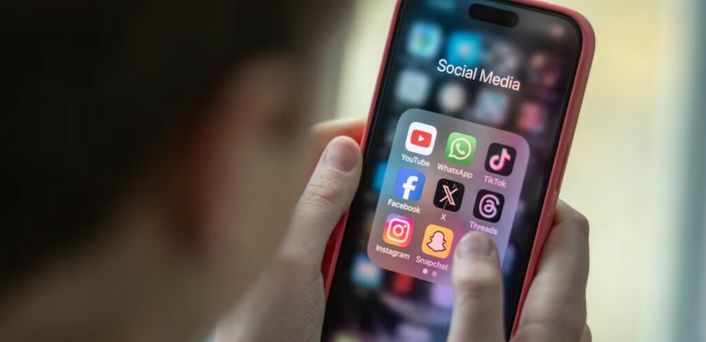 Inicia juicio contra redes sociales acusadas de generar adicción a niños