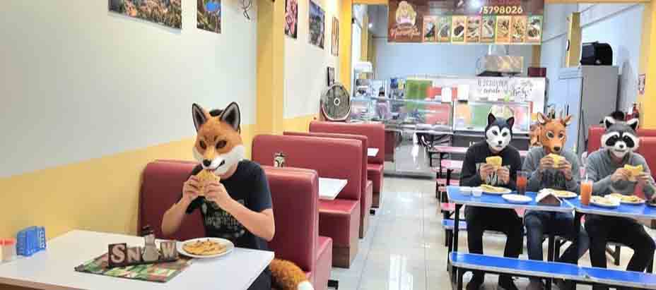 Viralizan a jóvenes therians  visitando negocios de Sensuntepeque