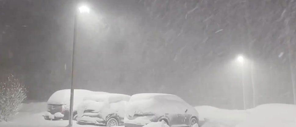 E.E.U.U. intensa tormenta invernal mantiene bajo alerta a Nueva York