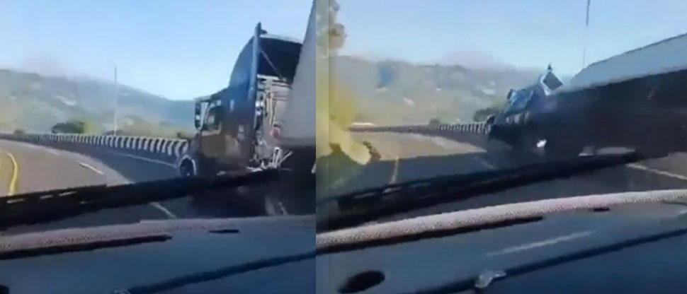 México: captan el momento exacto en el que vuelca una rastra