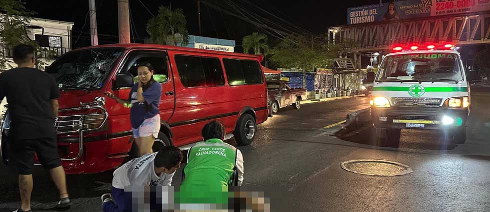 Microbús arrolla a peatón que cruzó la vía corriendo en Ilopango