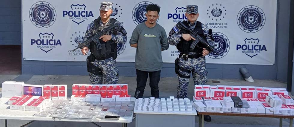 Capturan a sujeto tras hurtar celulares en un centro comercial de Soyapango