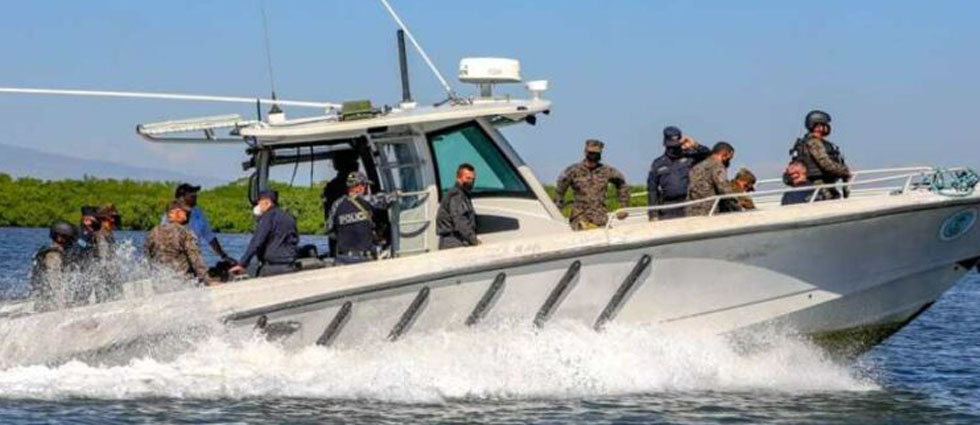 Marina Nacional rescata a 16 náufragos ecuatorianos y los traslada a Base Naval de La Unión