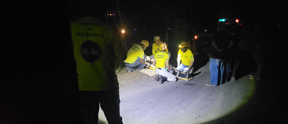 Conductor resulta lesionado tras impactar contra una rastra en La Paz