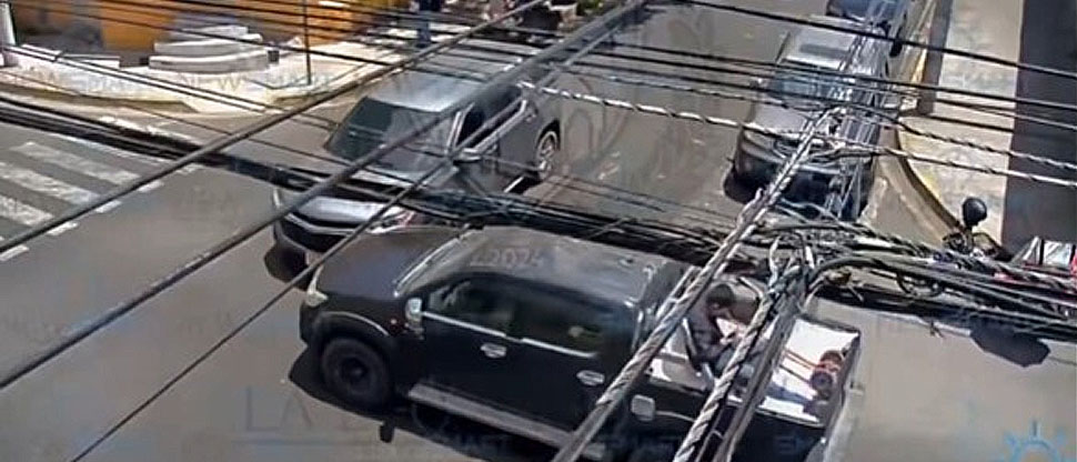 Conductor imprudente irrespeta señal de alto y provoca accidente en Santa Tecla