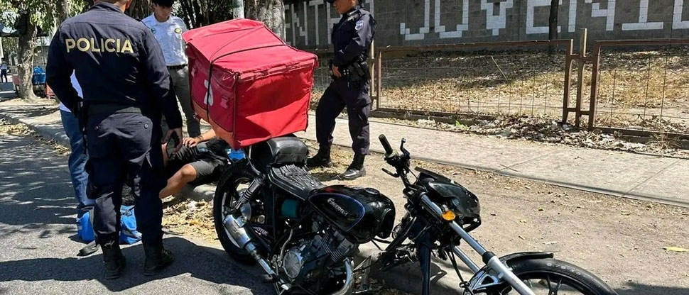 Se le desarma la motocicleta en pleno recorrido y se accidenta en Soyapango