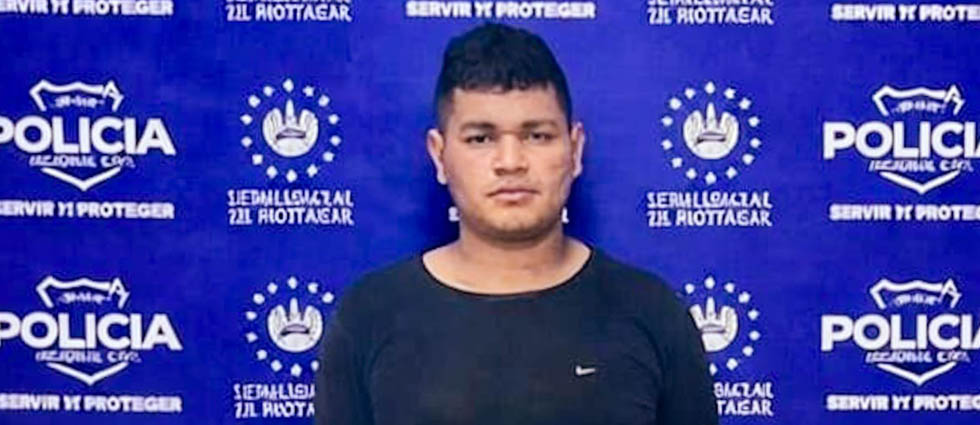 ¡Todo quedó grabado! Cae sujeto que hurtó $500, un celular y botellas de licor en negocio de playa Las Tunas