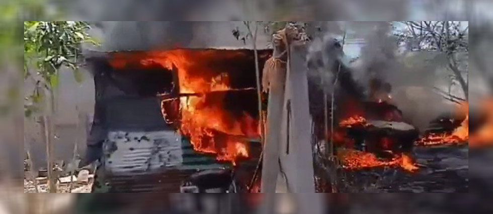 Dos vehículos y una estructura se incendian repentinamente sobre la carretera Panamericana
